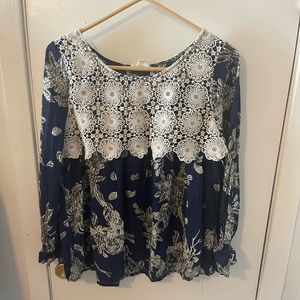 2/$15 Entro floral top. Cottagecore/grannycore